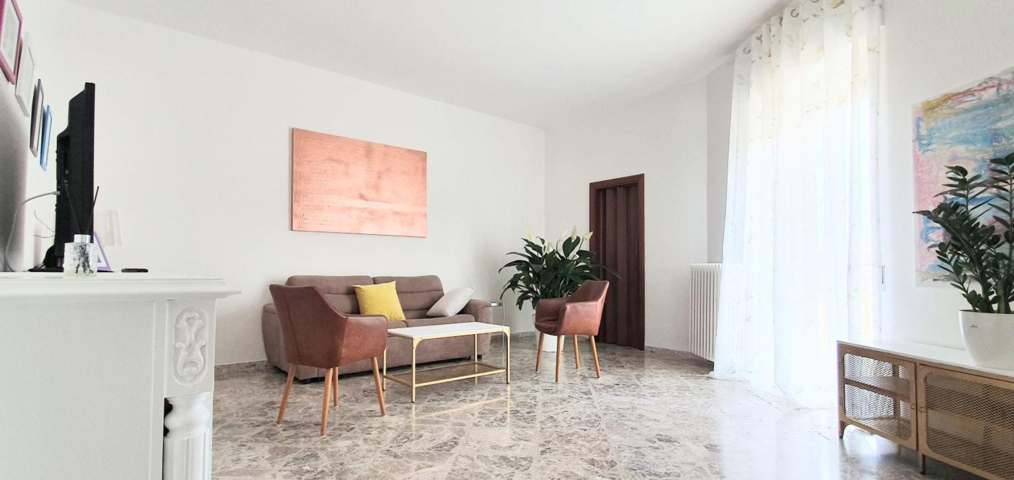 Angela'S Apartment. Elegant Two Bedroom House In Irsina Exterior photo